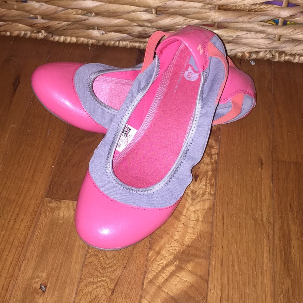 New Balance flats